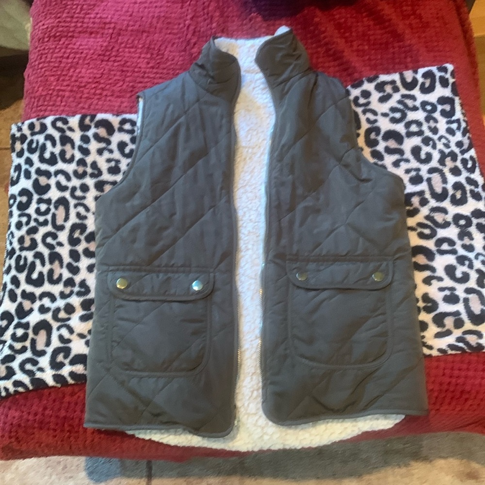 Women’s Love Tree Vest Small
Reversible with Pockets